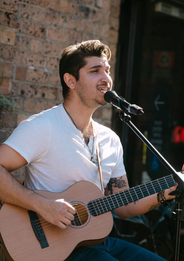 LIVE MUSIC